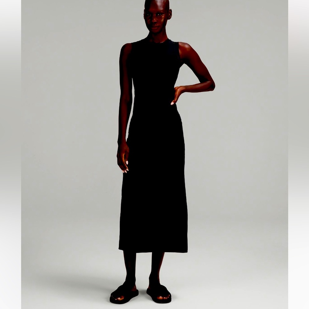 All aligned ribbed midi dress
